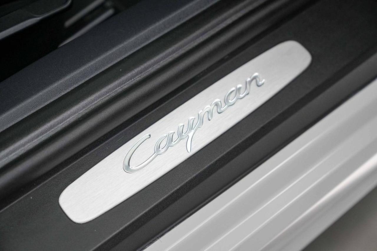 2022 Porsche Cayman Base T photo 22