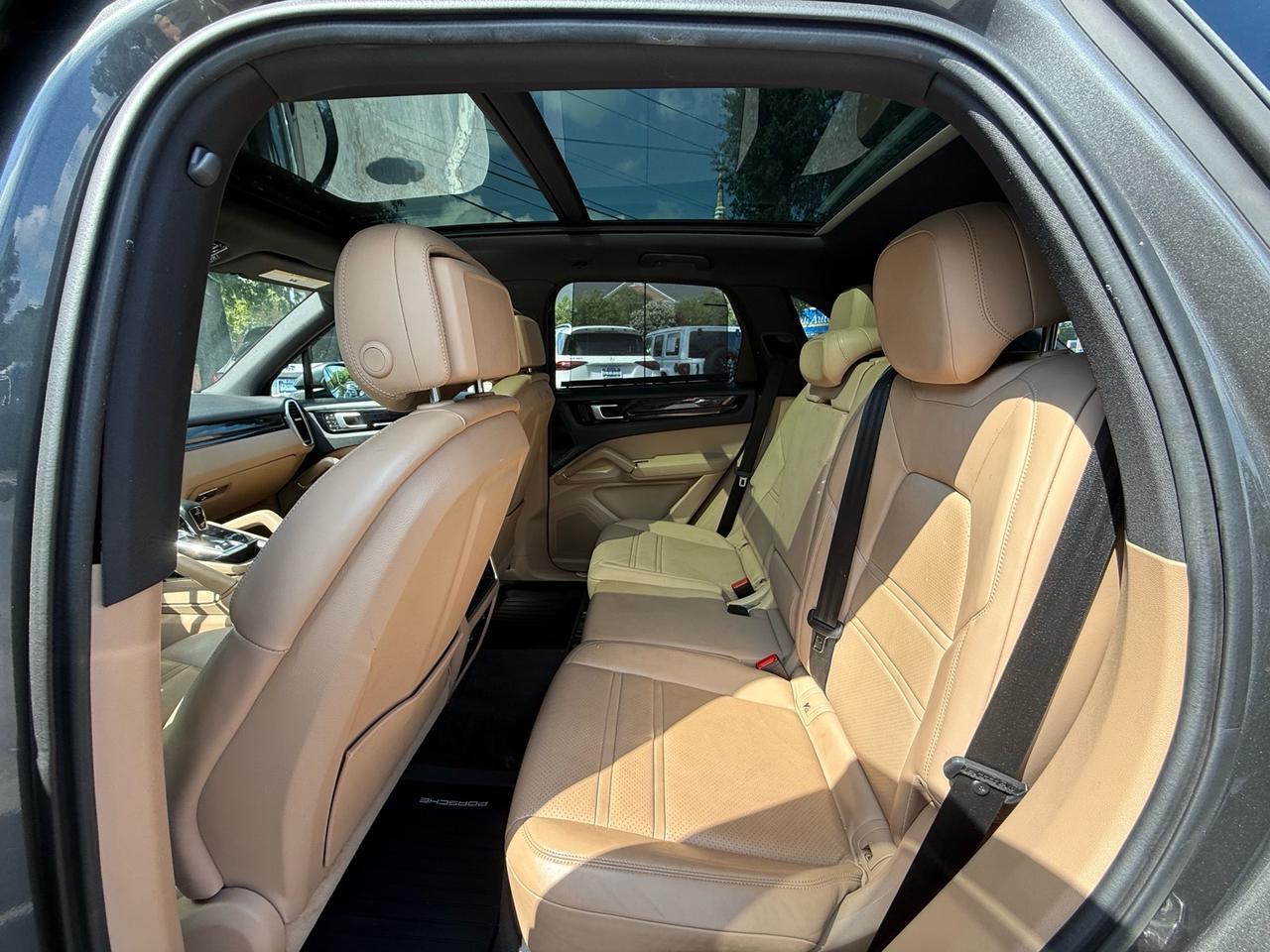 2022 Porsche Cayenne Base