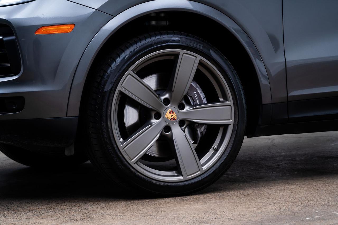 2022 Porsche Cayenne Coupe Premium Package / Comfort Access Portland OR