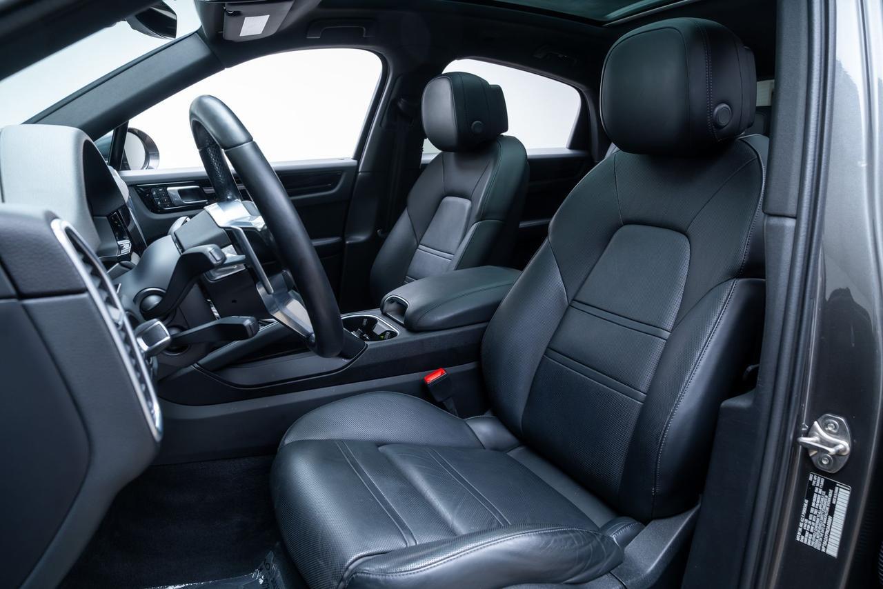 2022 Porsche Cayenne Coupe Premium Package / Comfort Access Portland OR