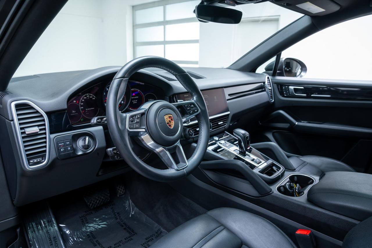 2022 Porsche Cayenne Coupe Premium Package / Comfort Access Portland OR