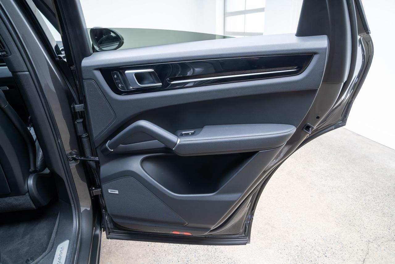 2022 Porsche Cayenne Coupe Premium Package / Comfort Access Portland OR