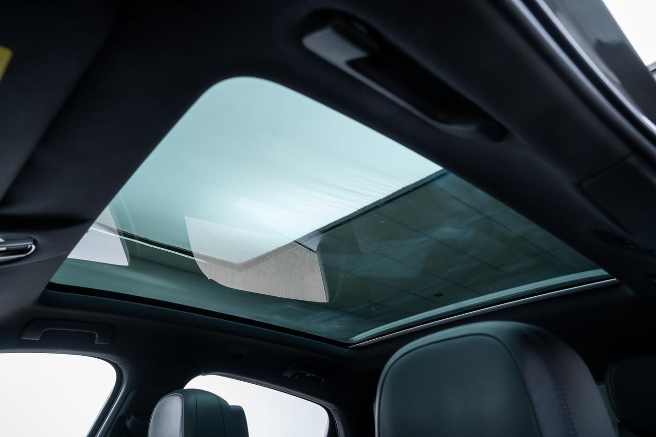 2022 Porsche Cayenne Coupe Premium Package / Comfort Access Portland OR