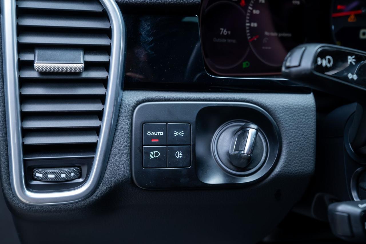 2022 Porsche Cayenne Coupe Premium Package / Comfort Access Portland OR