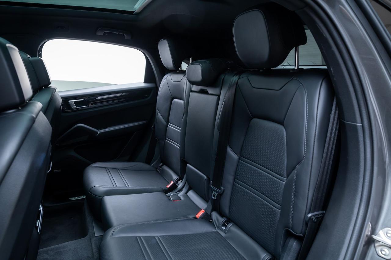 2022 Porsche Cayenne Coupe Premium Package / Comfort Access Portland OR