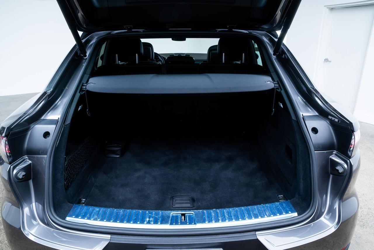 2022 Porsche Cayenne Coupe Premium Package / Comfort Access Portland OR