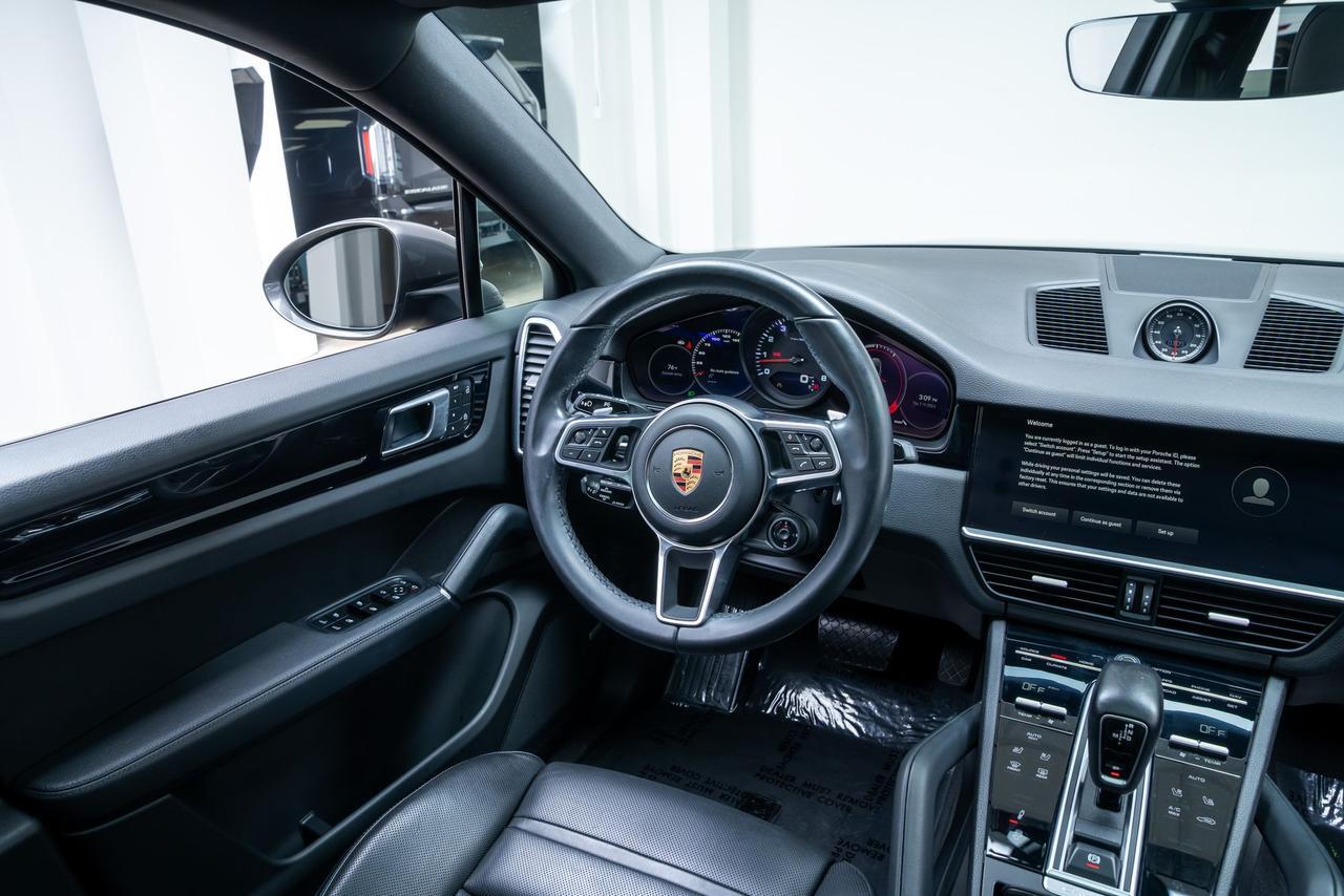 2022 Porsche Cayenne Coupe Premium Package / Comfort Access Portland OR