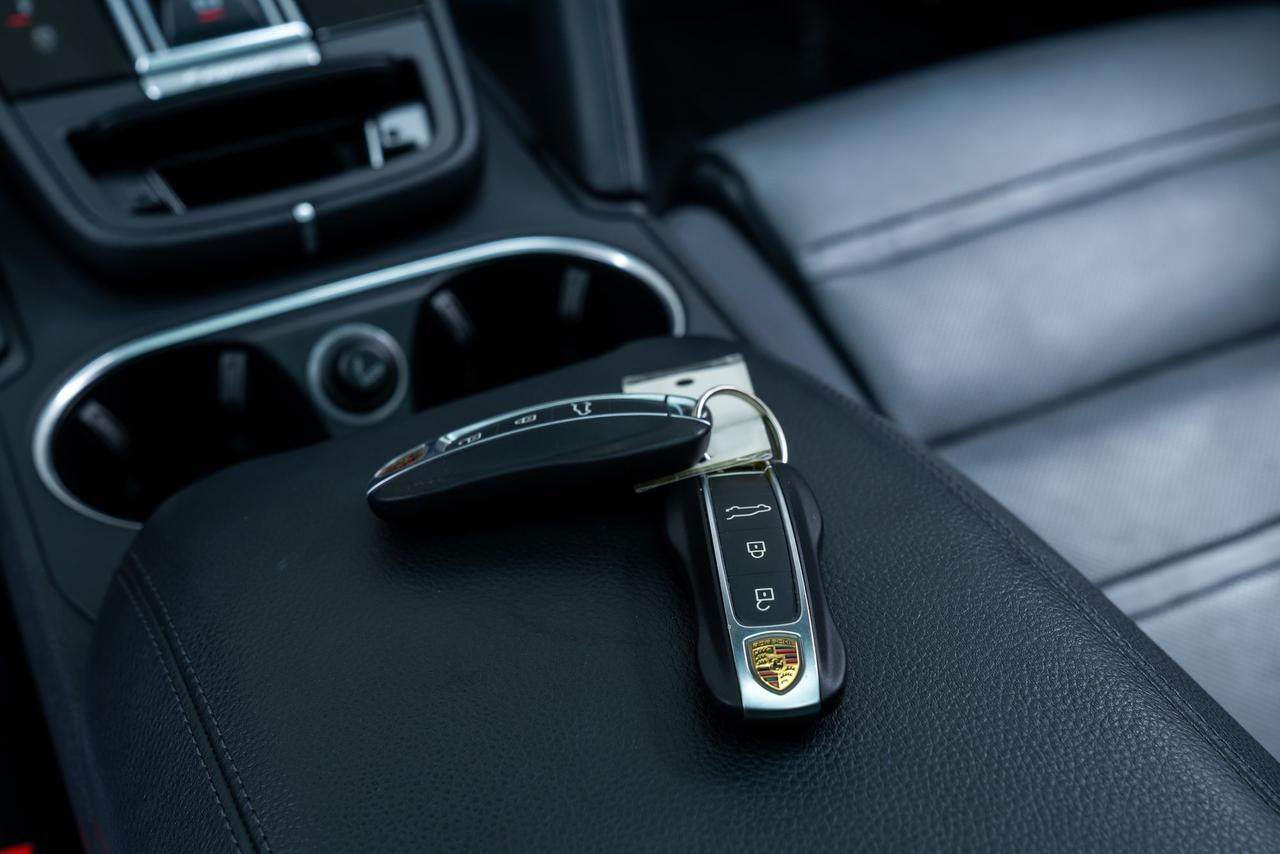2022 Porsche Cayenne Coupe Premium Package / Comfort Access Portland OR