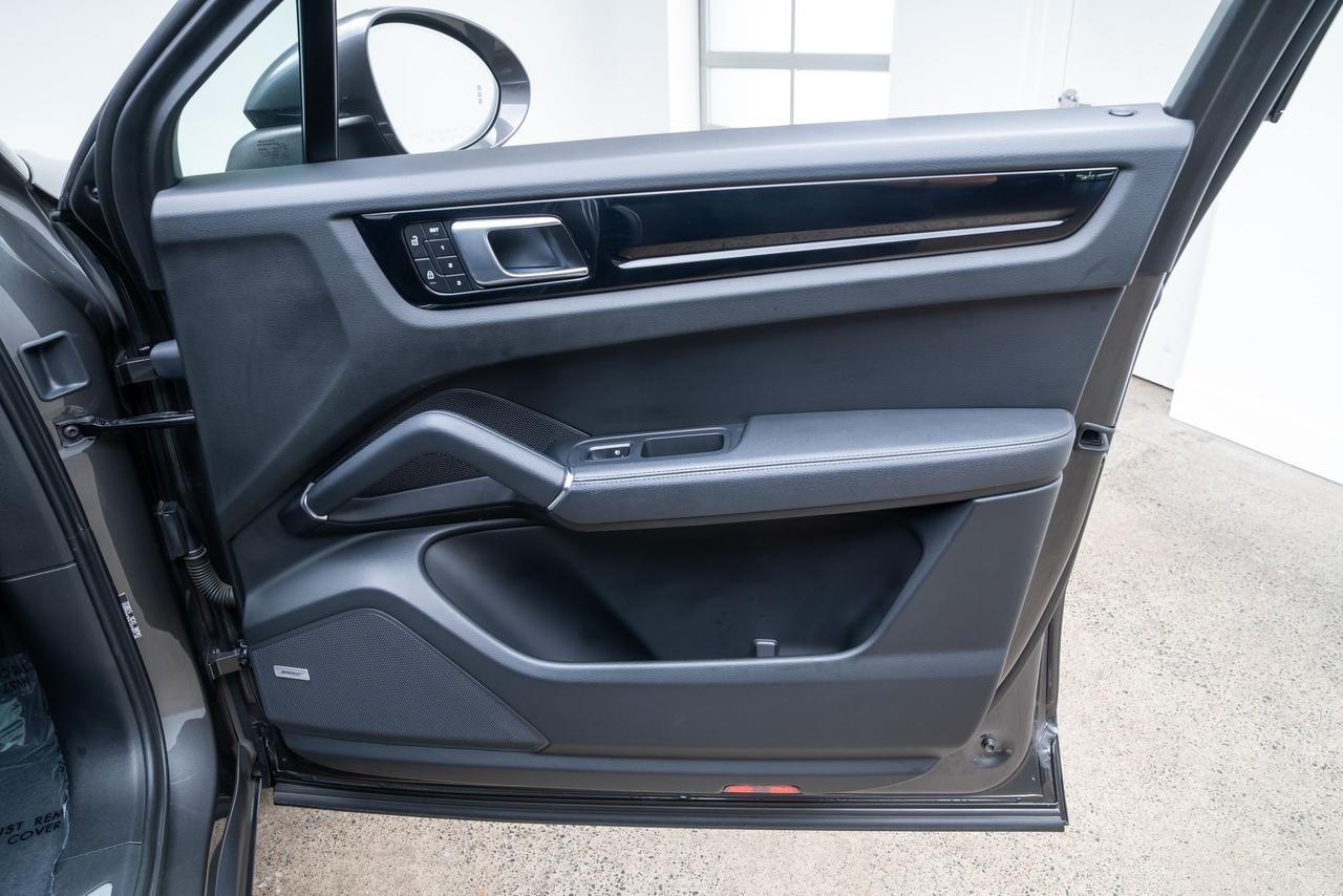 2022 Porsche Cayenne Coupe Premium Package / Comfort Access Portland OR