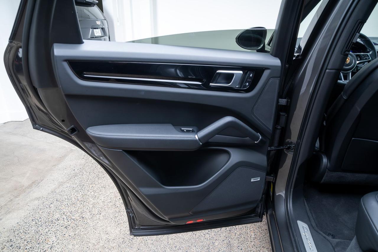 2022 Porsche Cayenne Coupe Premium Package / Comfort Access Portland OR