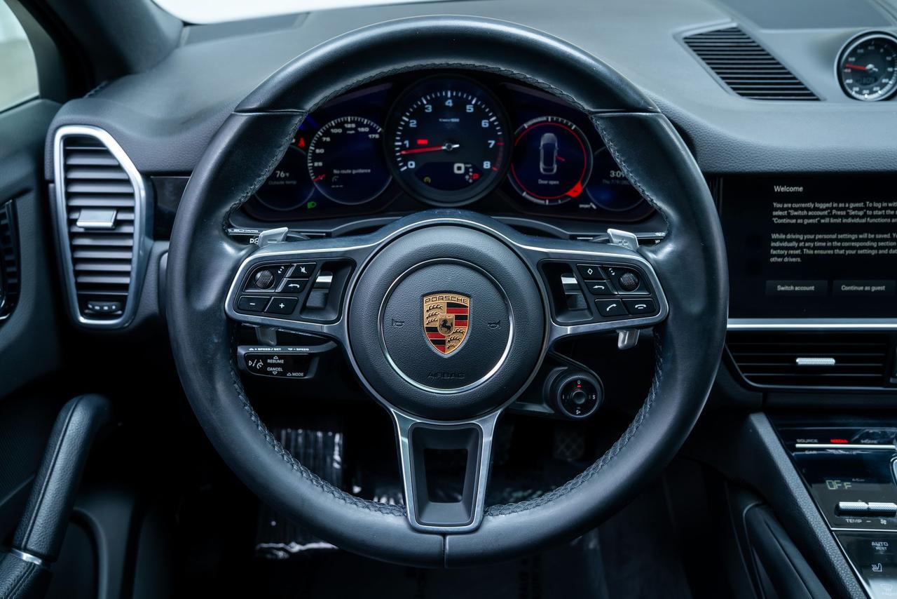 2022 Porsche Cayenne Coupe Premium Package / Comfort Access Portland OR