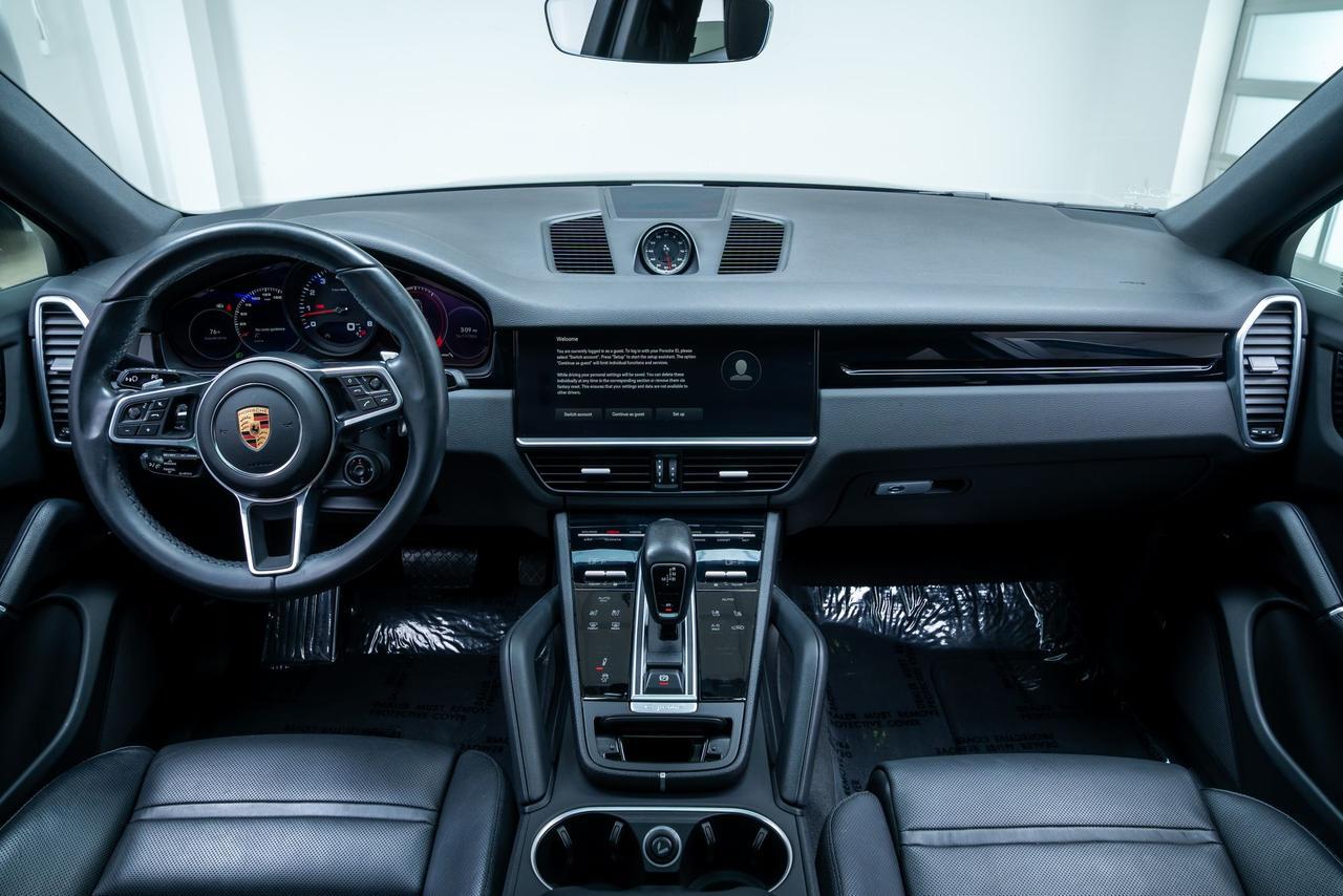 2022 Porsche Cayenne Coupe Premium Package / Comfort Access Portland OR