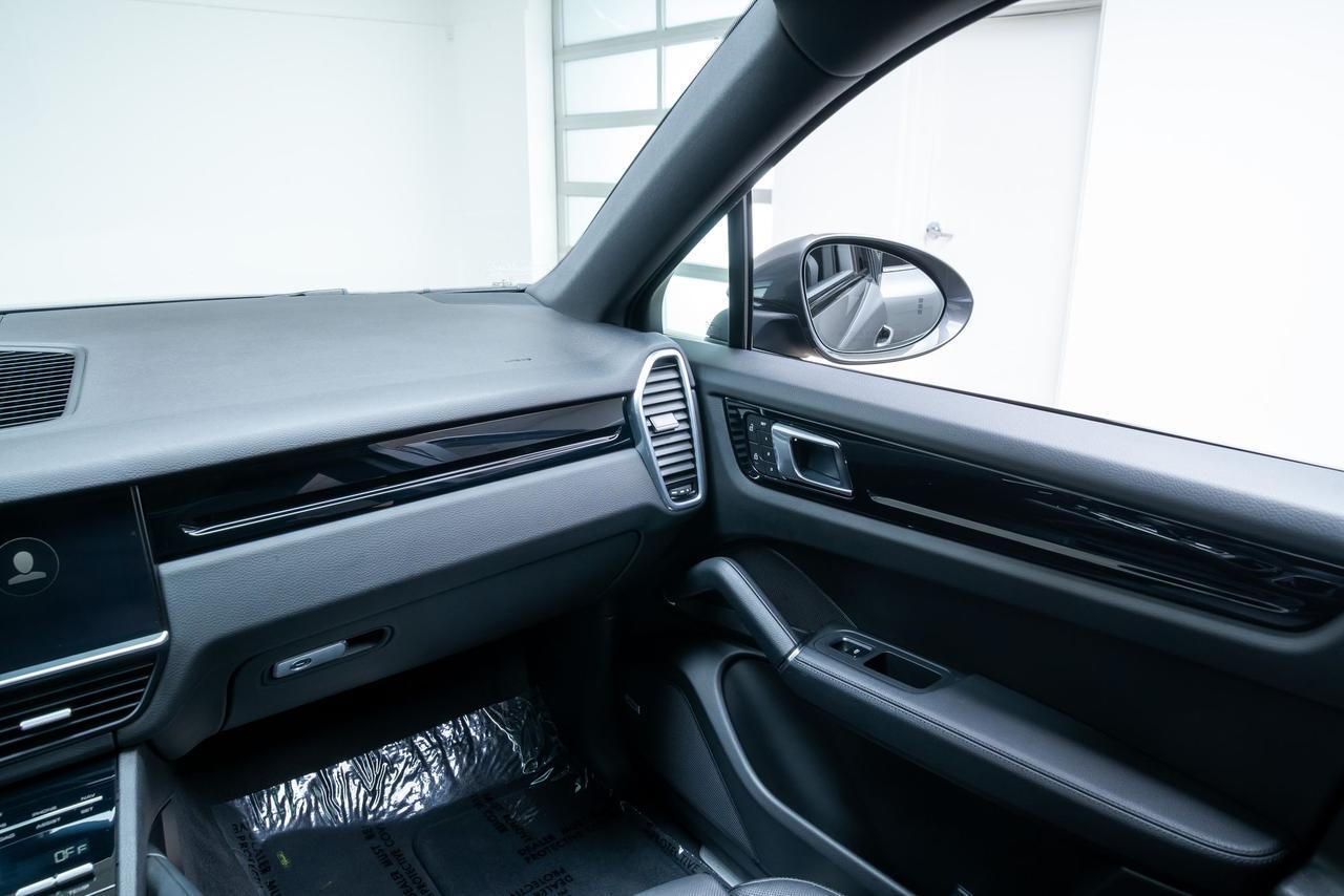 2022 Porsche Cayenne Coupe Premium Package / Comfort Access Portland OR
