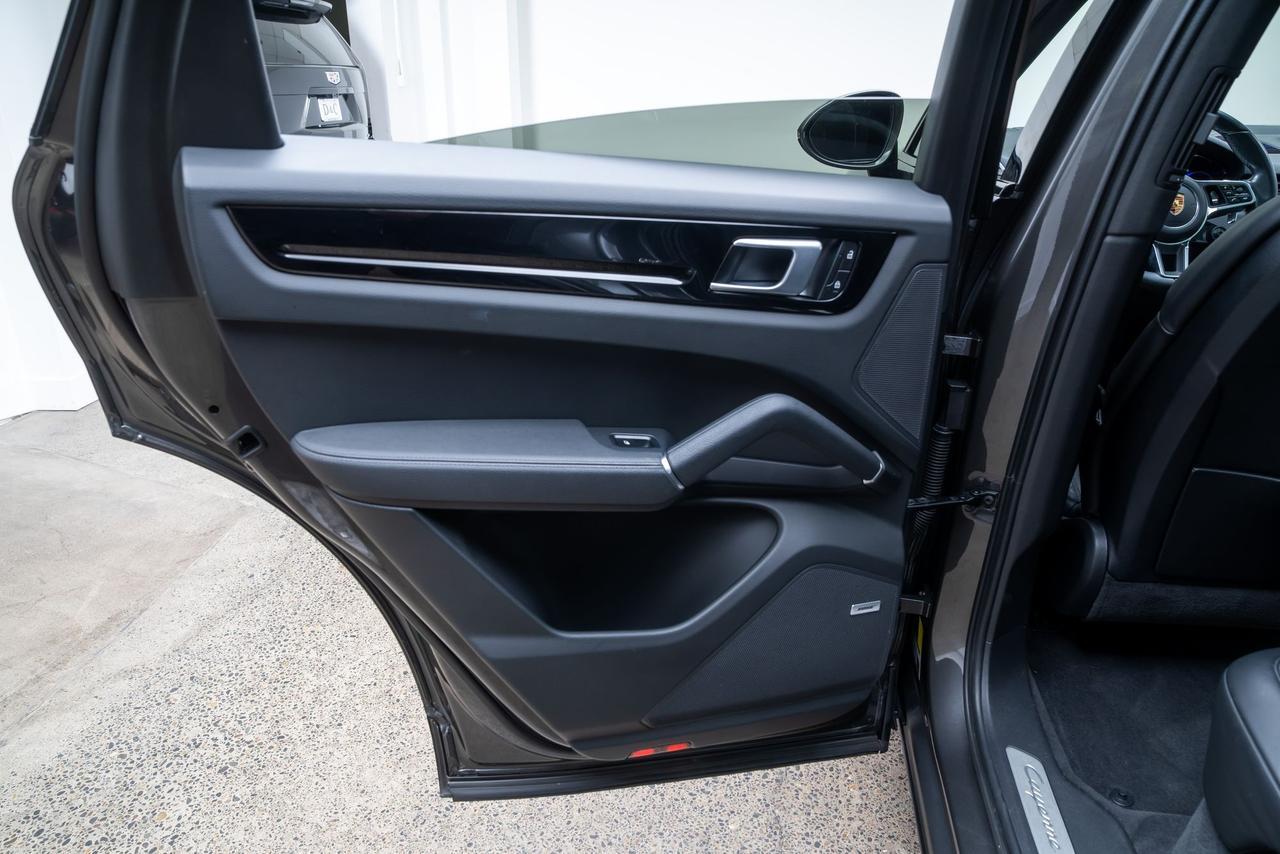 2022 Porsche Cayenne Coupe Premium Package / Comfort Access Portland OR