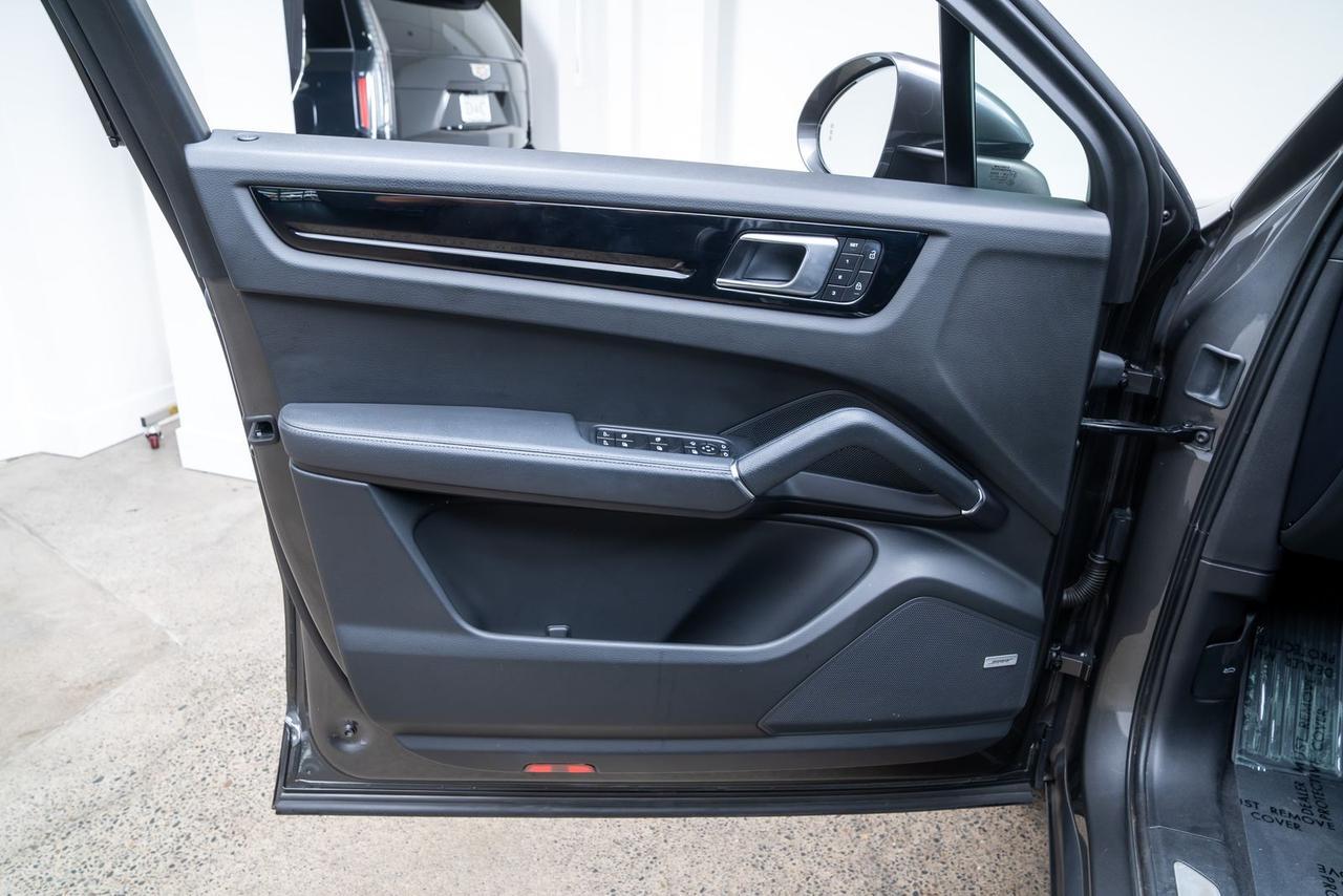 2022 Porsche Cayenne Coupe Premium Package / Comfort Access Portland OR