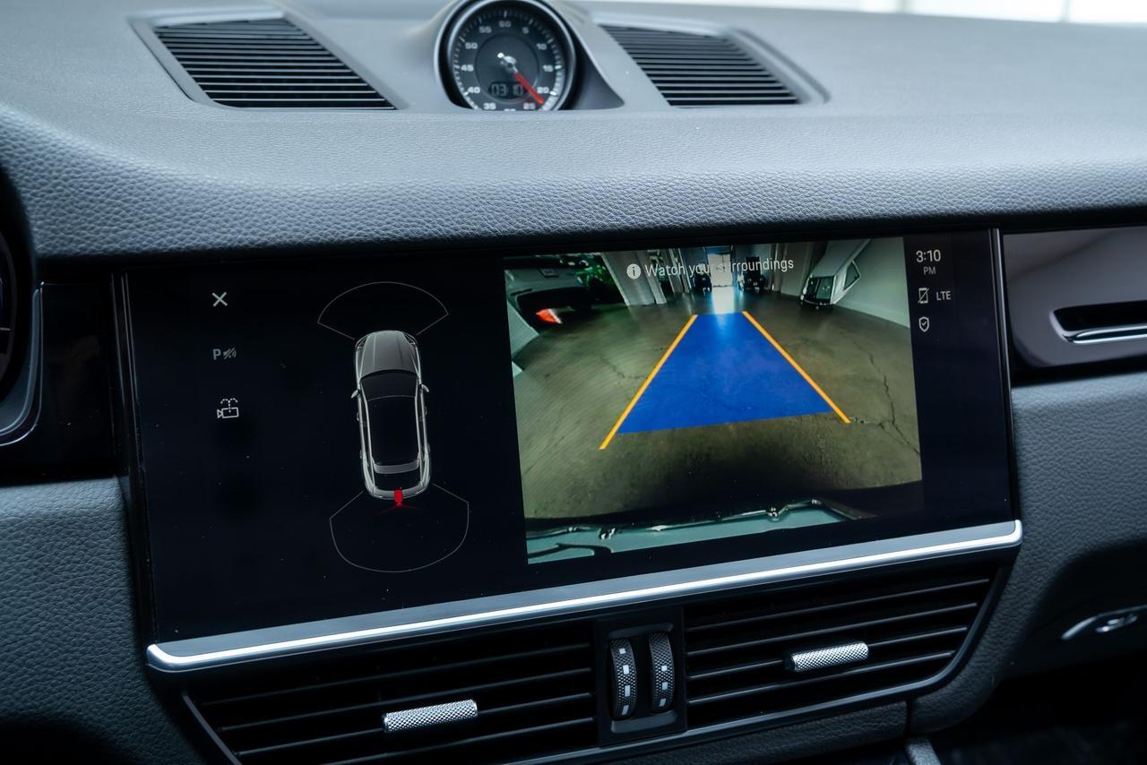 2022 Porsche Cayenne Coupe Premium Package / Comfort Access Portland OR