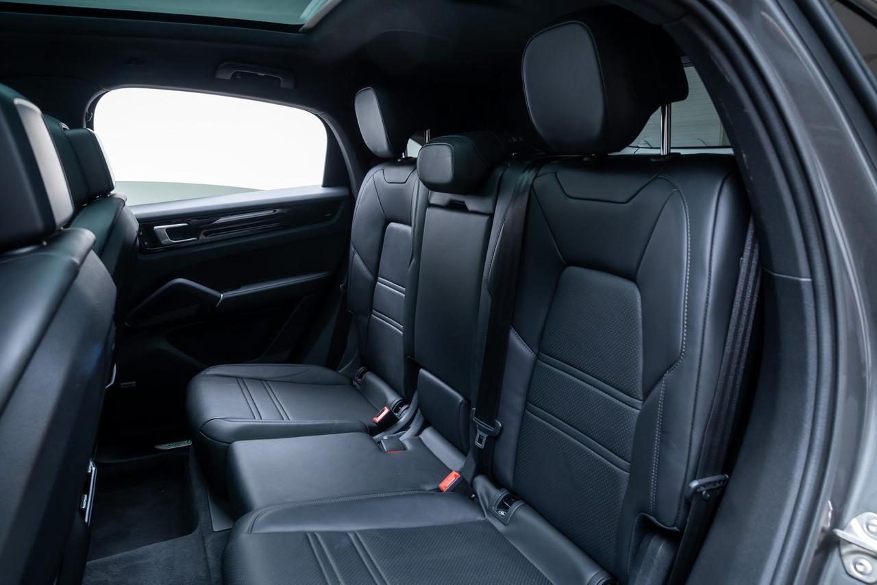 2022 Porsche Cayenne Coupe Premium Package / Comfort Access Portland OR