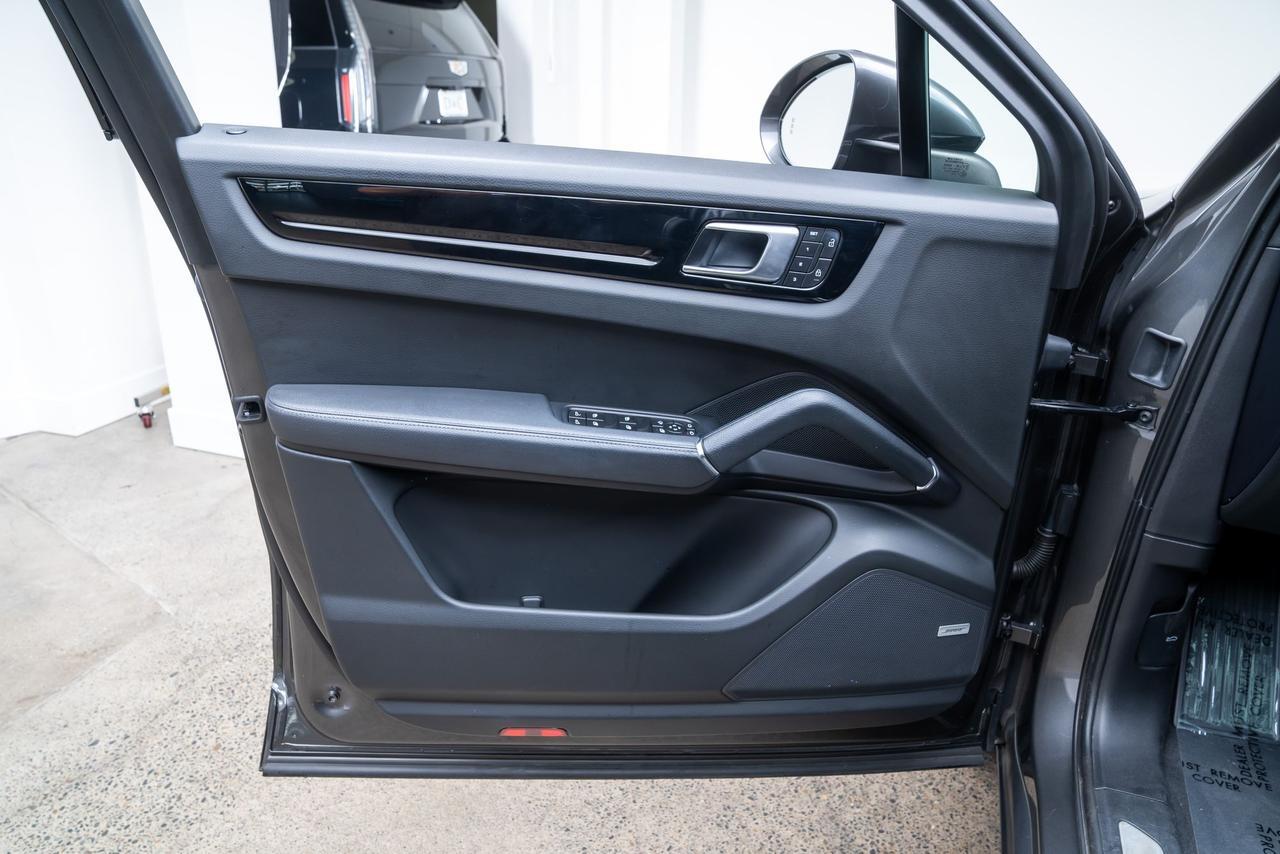 2022 Porsche Cayenne Coupe Premium Package / Comfort Access Portland OR