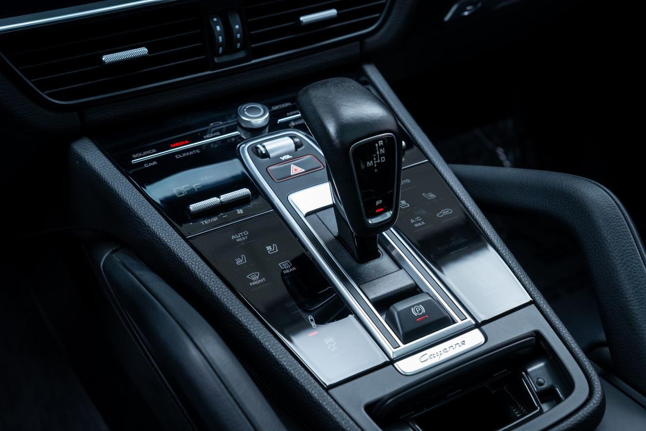 2022 Porsche Cayenne Coupe Premium Package / Comfort Access Portland OR