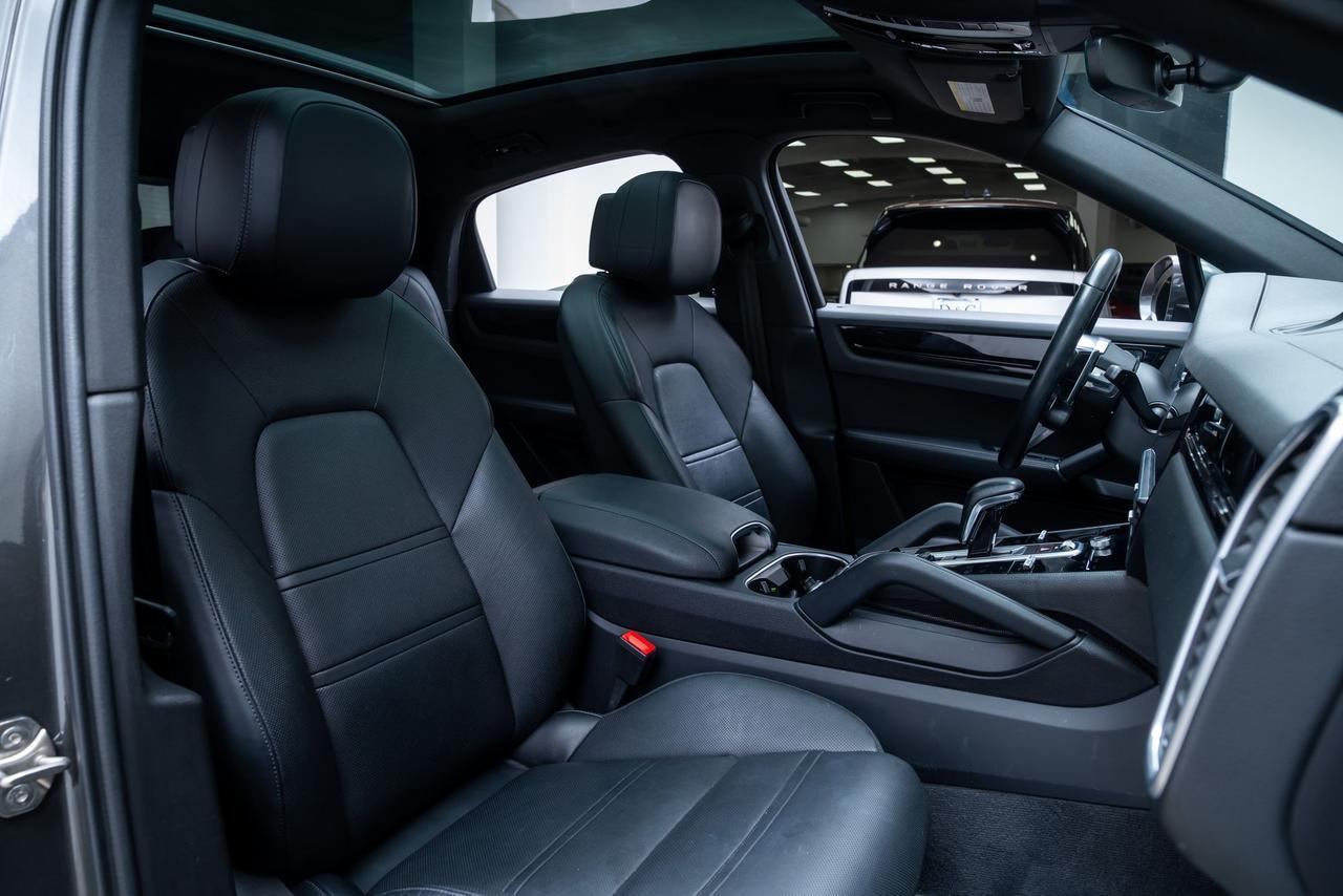 2022 Porsche Cayenne Coupe Premium Package / Comfort Access Portland OR