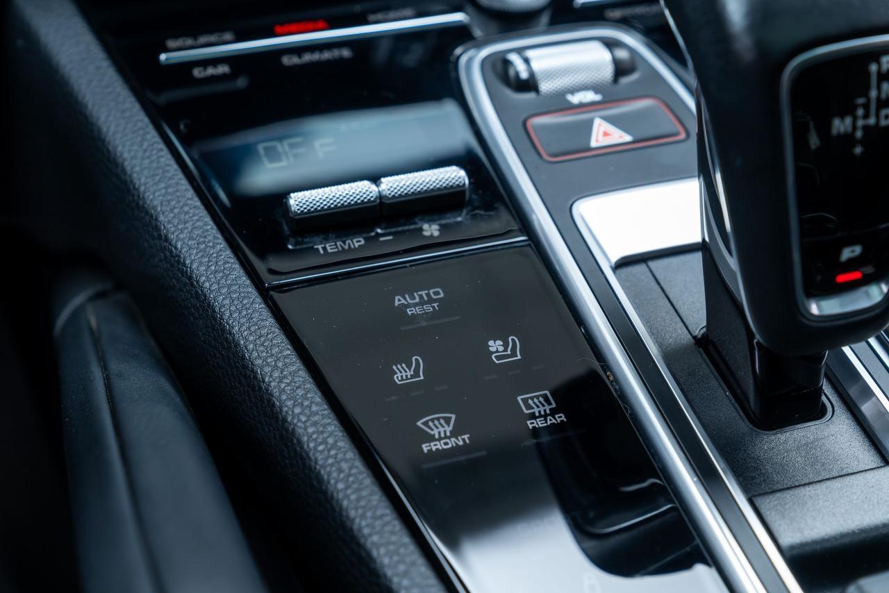 2022 Porsche Cayenne Coupe Premium Package / Comfort Access Portland OR