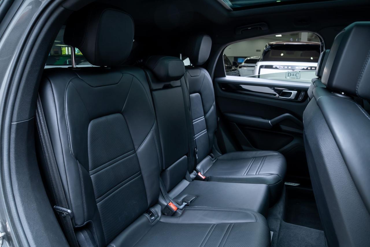 2022 Porsche Cayenne Coupe Premium Package / Comfort Access Portland OR