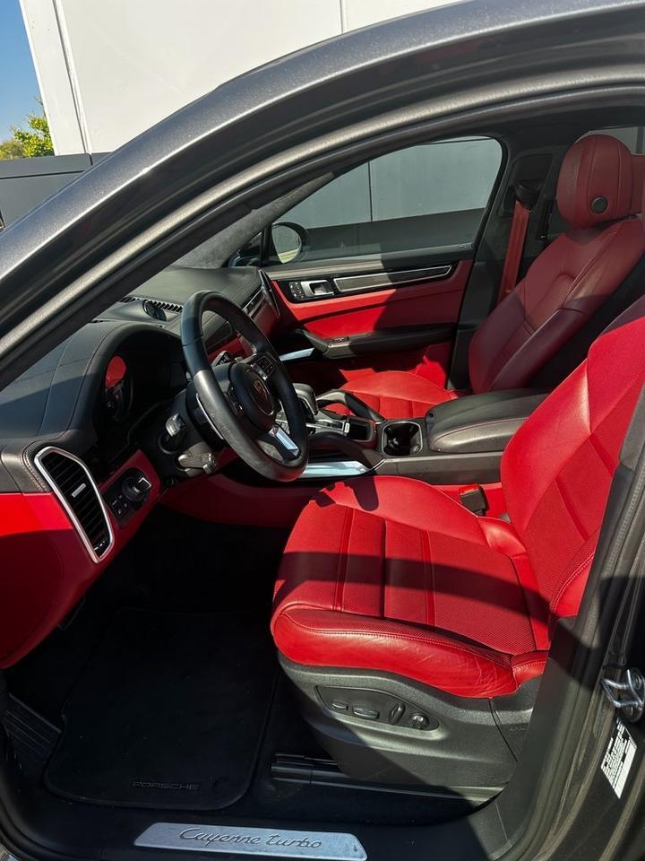 2022 Porsche Cayenne Turbo Coupe photo 2