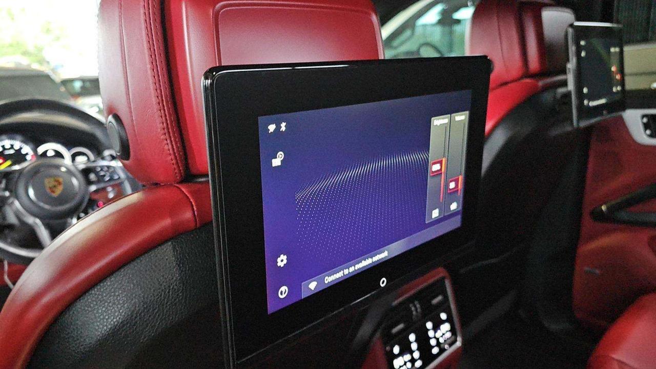 2022 Porsche Cayenne E-Hybrid Coupe Sportdesign Package Rear Seat Entertainment Portland OR