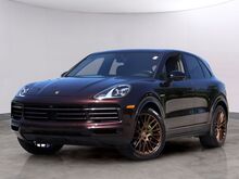 2022_Porsche_Cayenne E-Hybrid_Platinum Edition_ Oshkosh WI