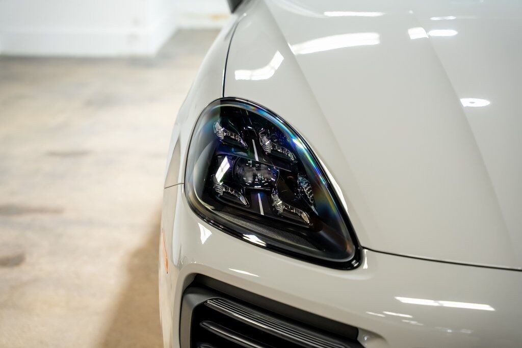 2022 Porsche Cayenne S Platinum Edition photo 4