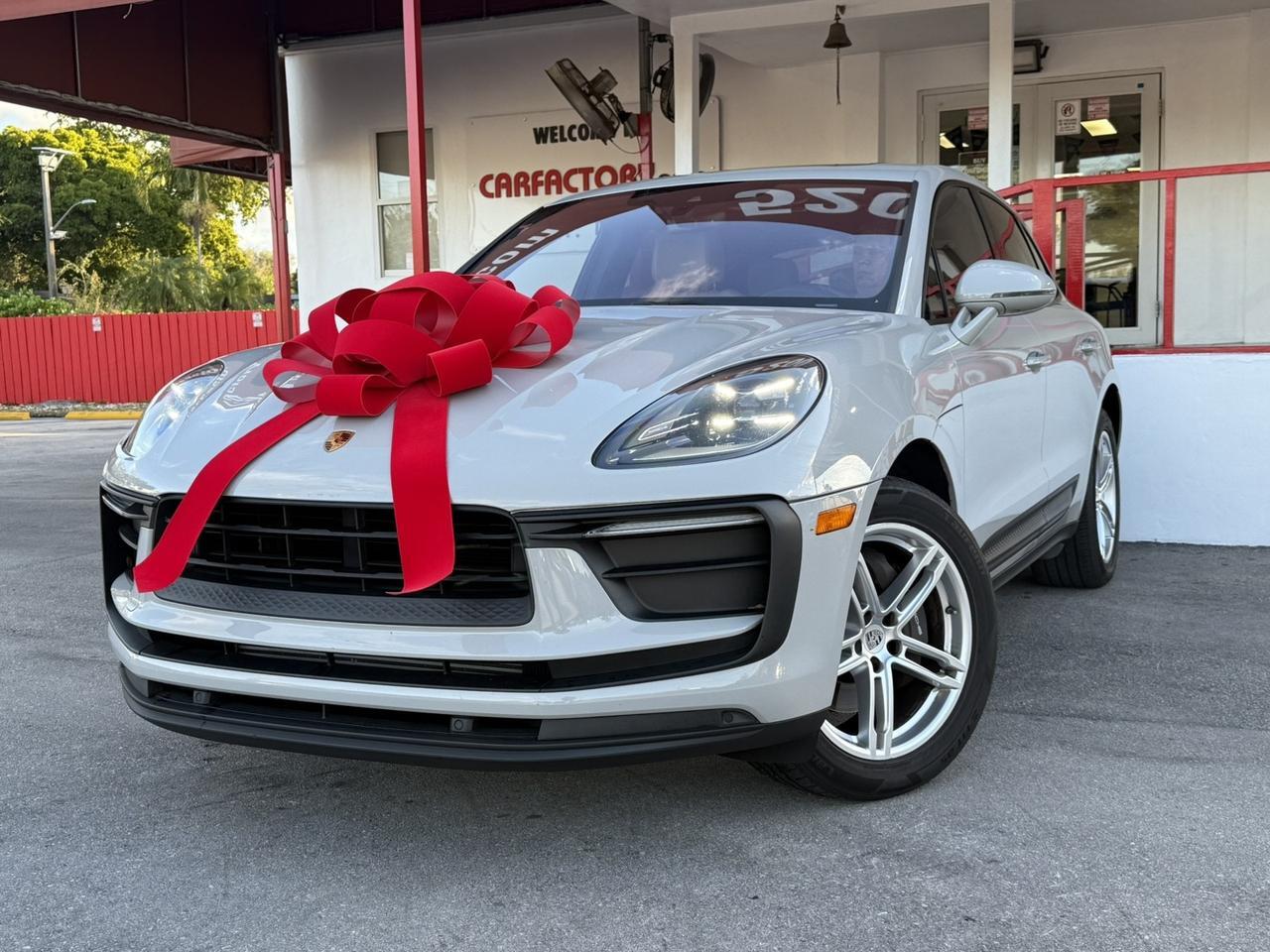 2022 Porsche Macan Hollywood FL
