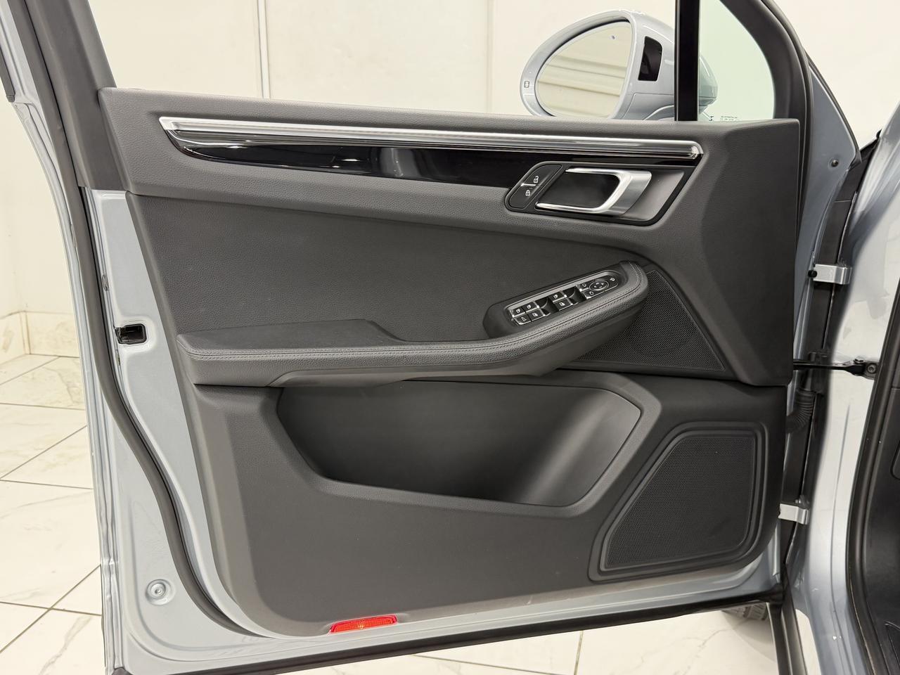 2022 Porsche Macan Newark DE