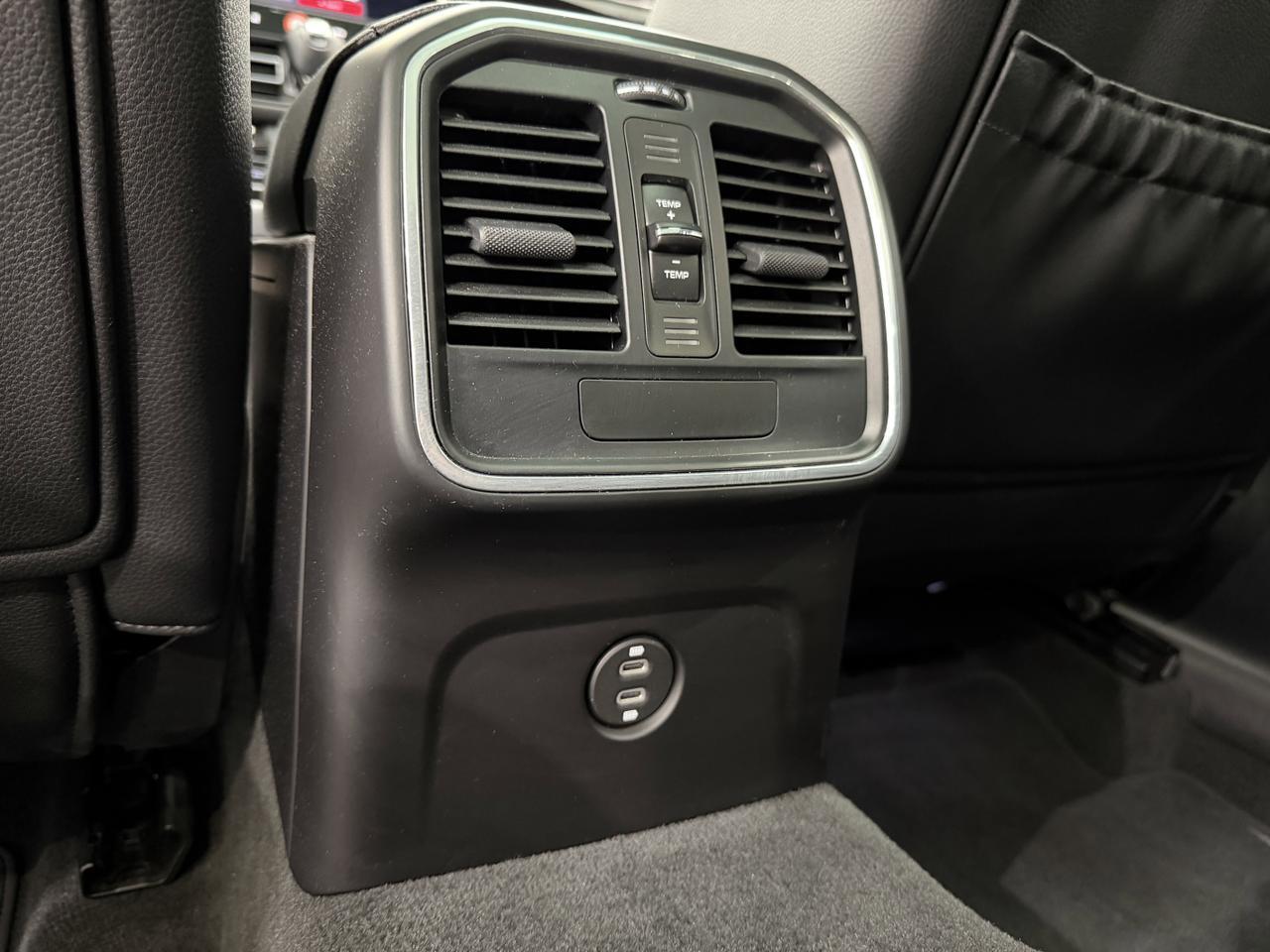 2022 Porsche Macan Newark DE