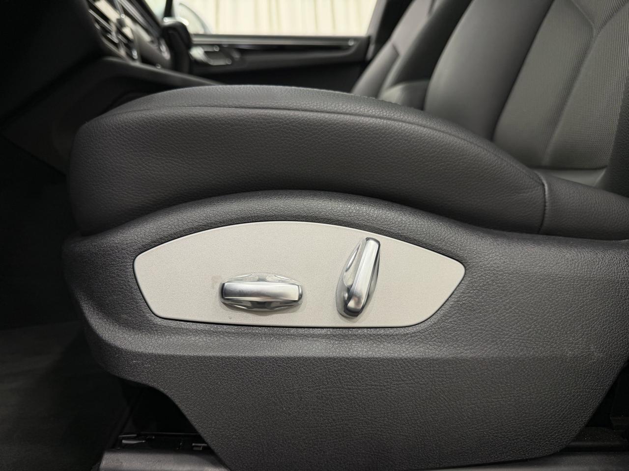 2022 Porsche Macan Newark DE