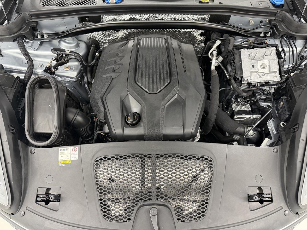2022 Porsche Macan Newark DE