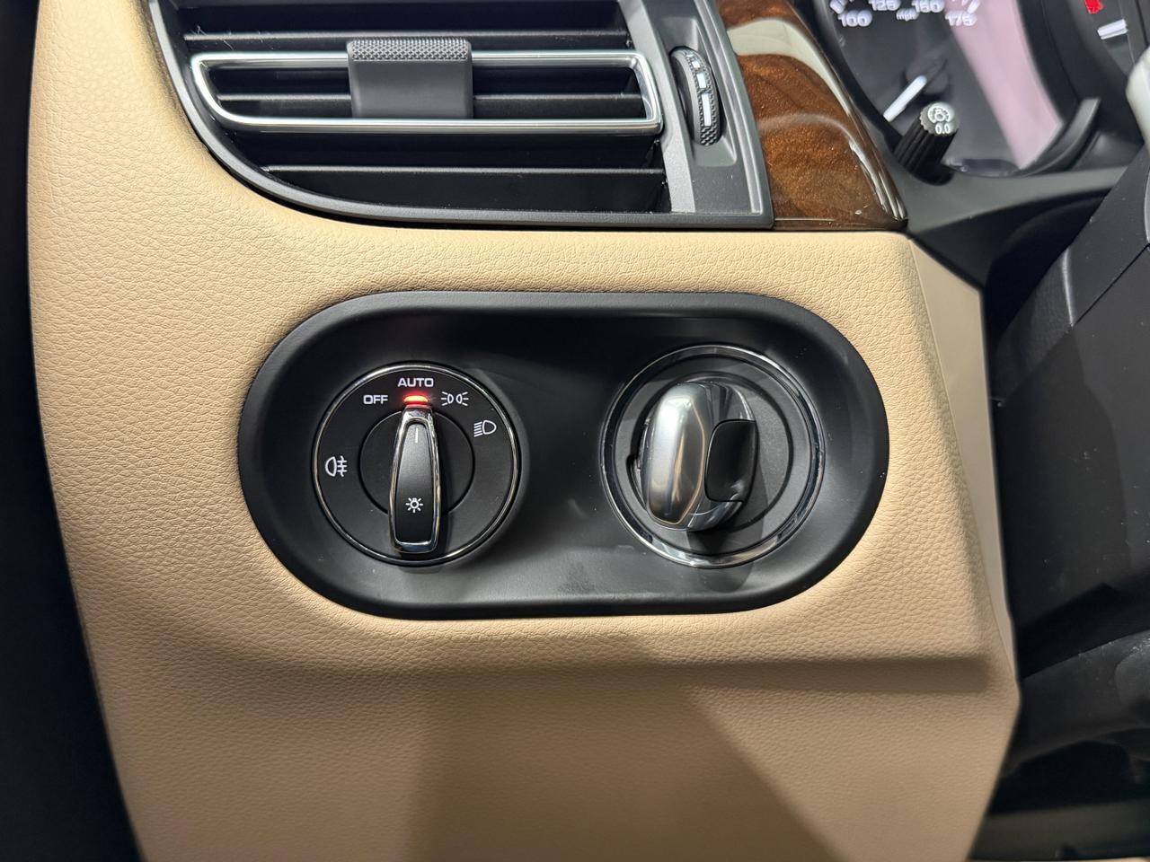 2022 Porsche Macan Newark DE