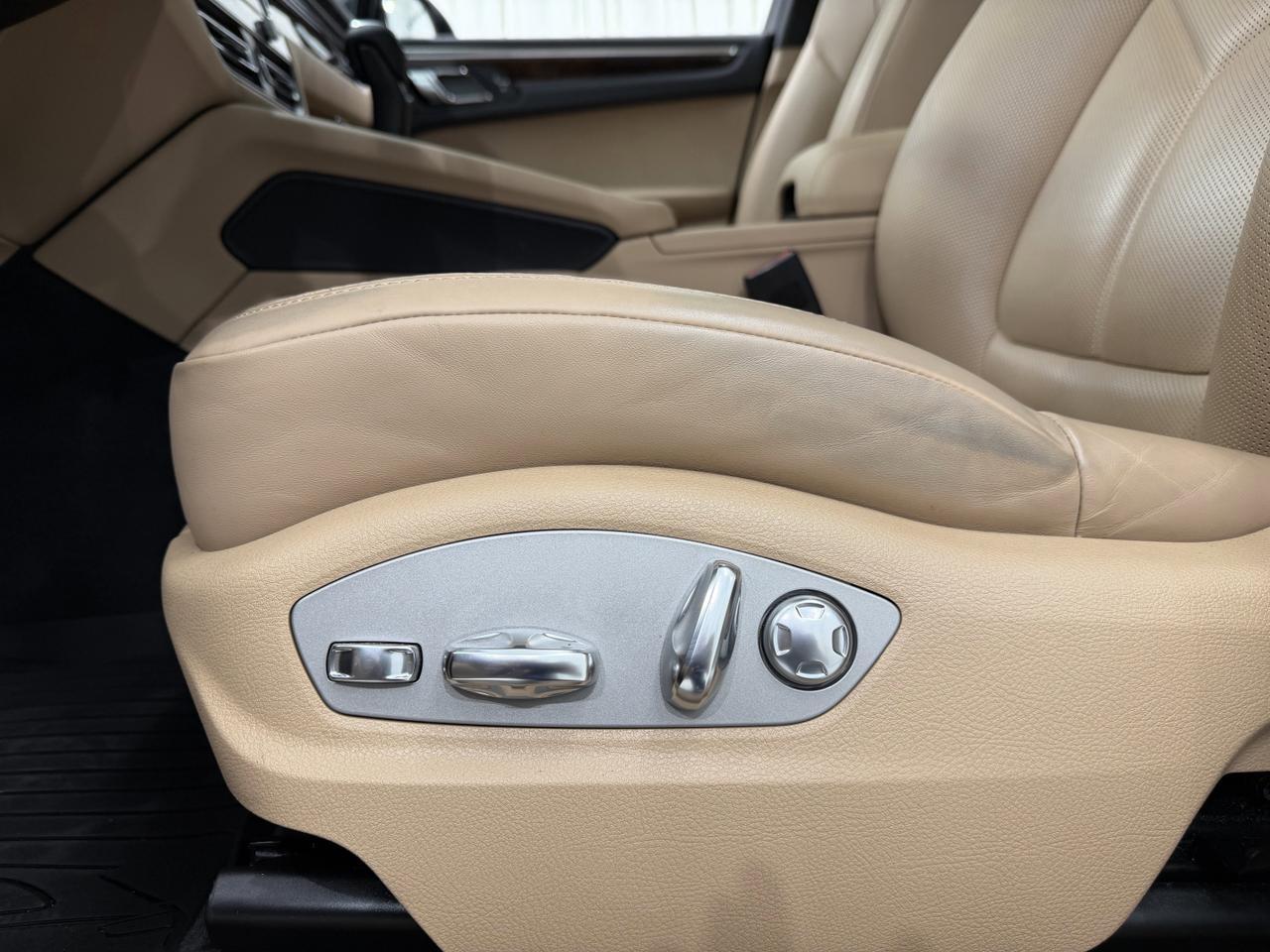 2022 Porsche Macan Newark DE