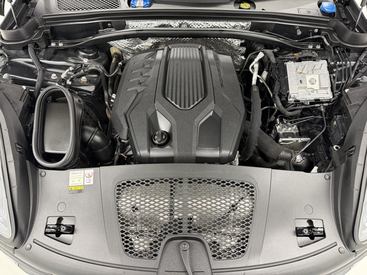 2022 Porsche Macan Newark DE