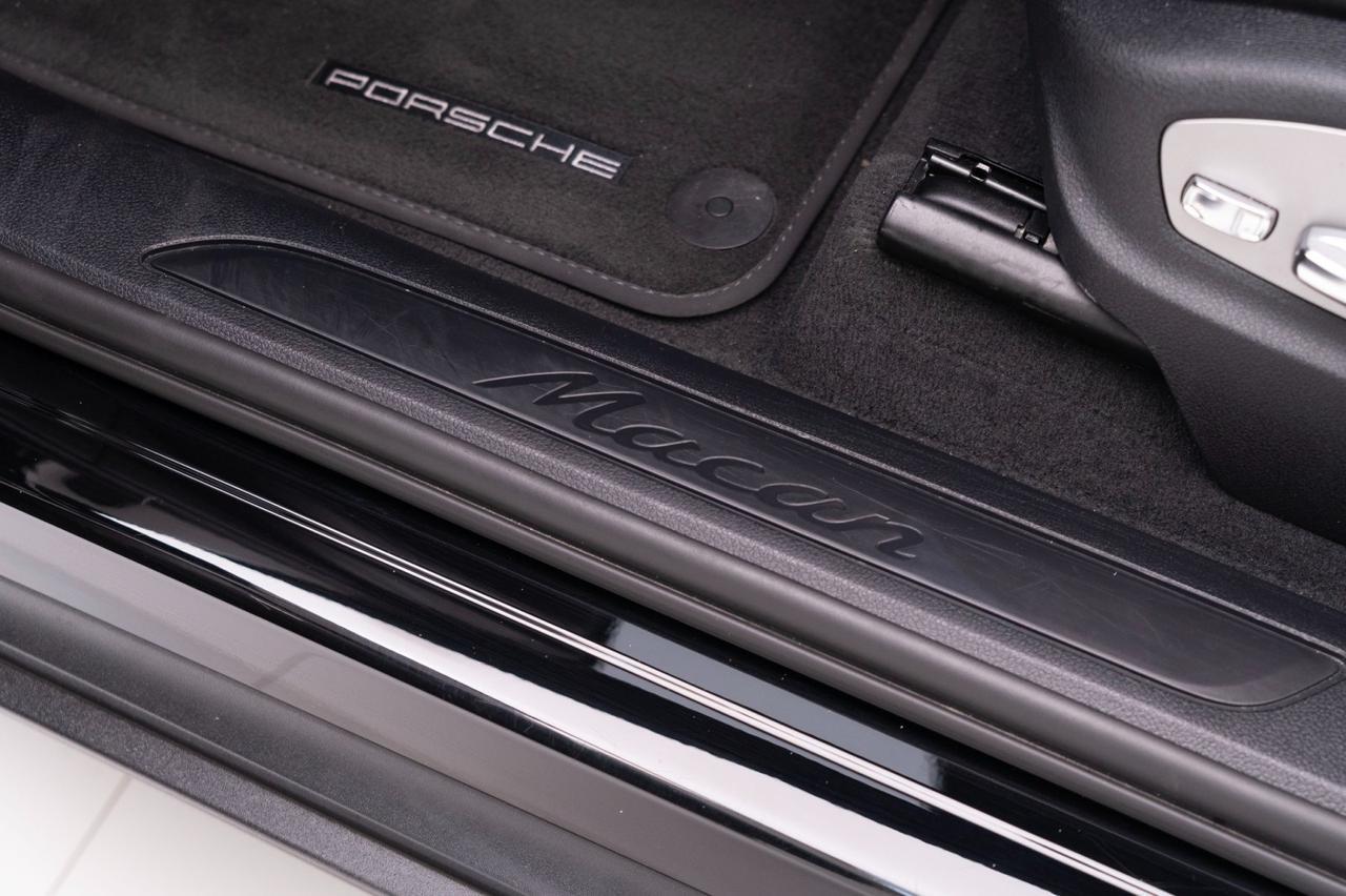 2022 Porsche Macan Pompano Beach FL