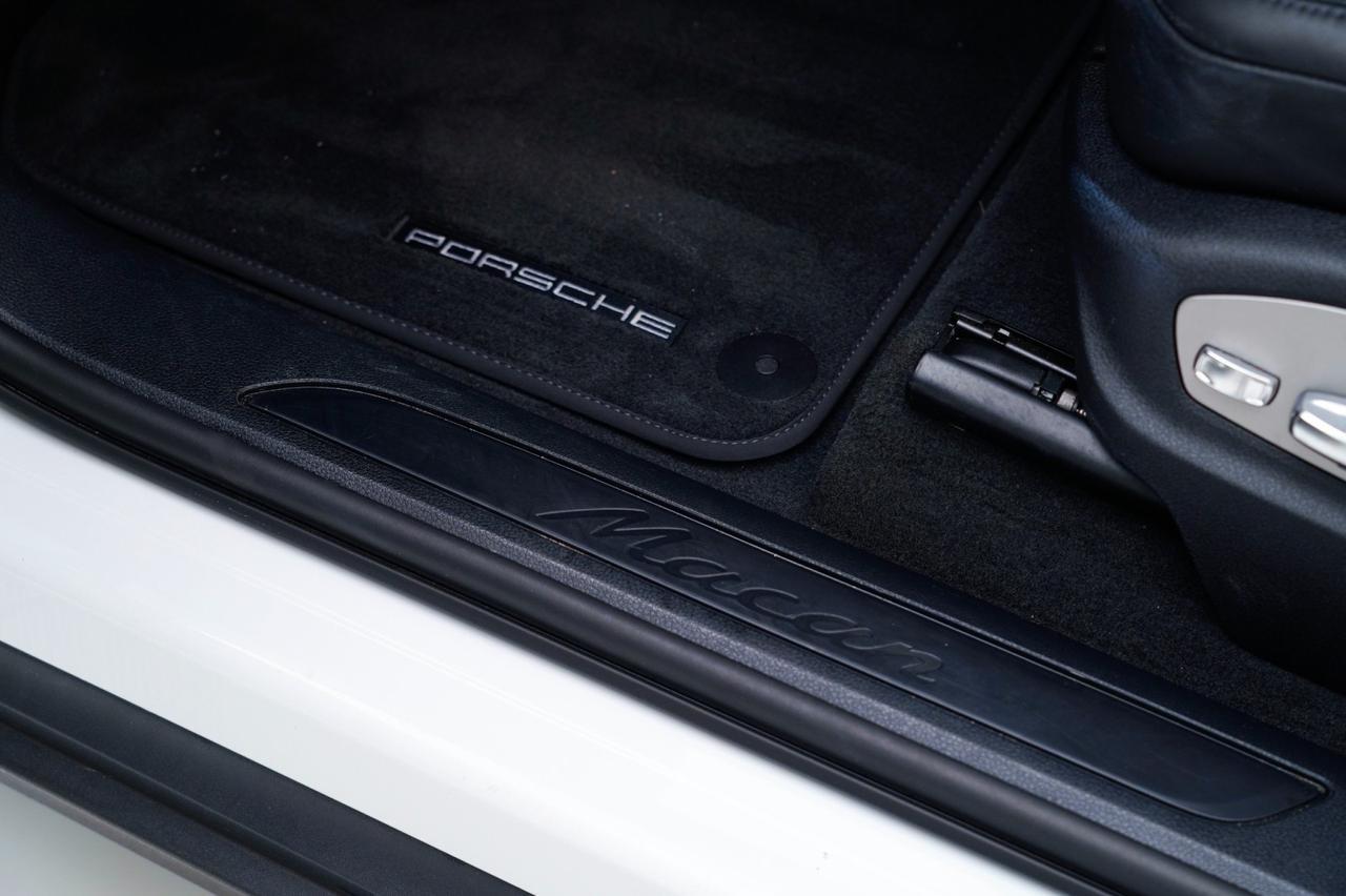 2022 Porsche Macan Pompano Beach FL