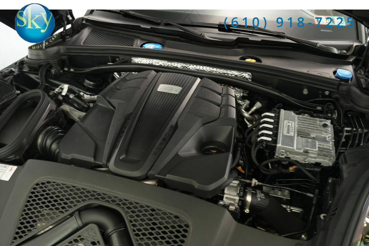 2022 Porsche Macan AWD S 1-Owner Bordeaux Seatbelts & Guages West Chester PA