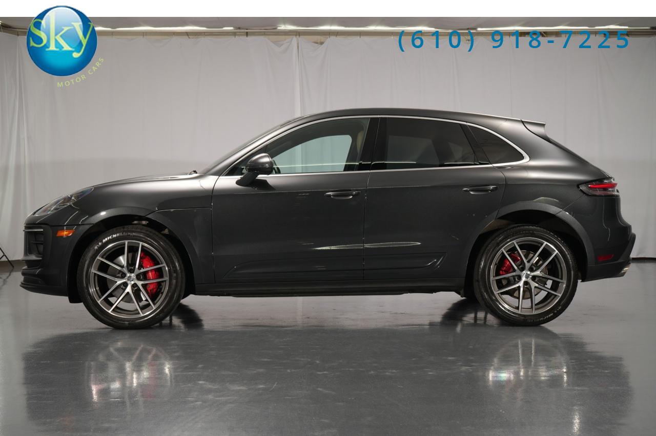 2022 Porsche Macan AWD S 1-Owner Bordeaux Seatbelts & Guages