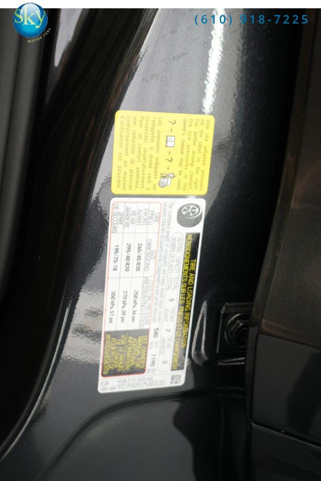 2022 Porsche Macan AWD S 1-Owner Bordeaux Seatbelts & Guages West Chester PA