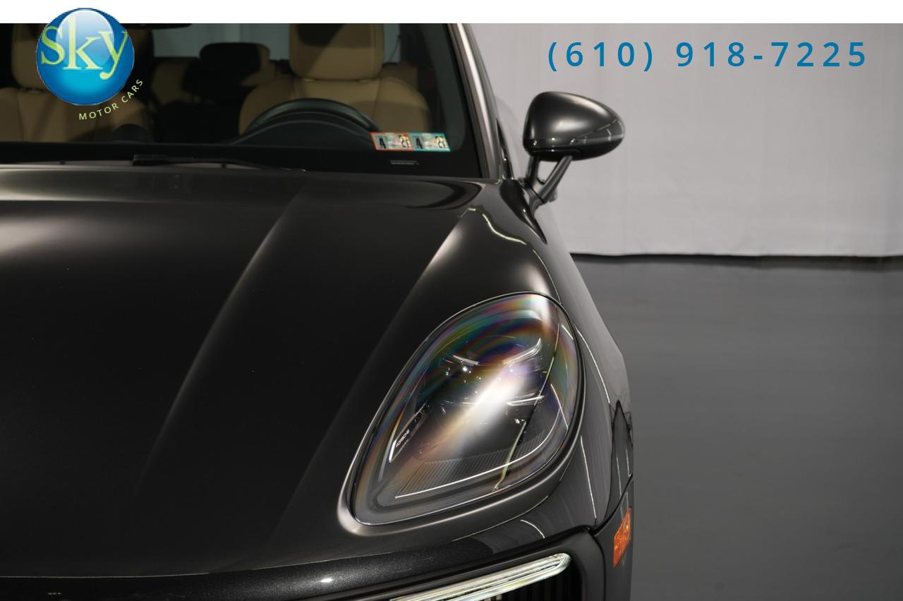 2022 Porsche Macan AWD S 1-Owner Bordeaux Seatbelts & Guages West Chester PA