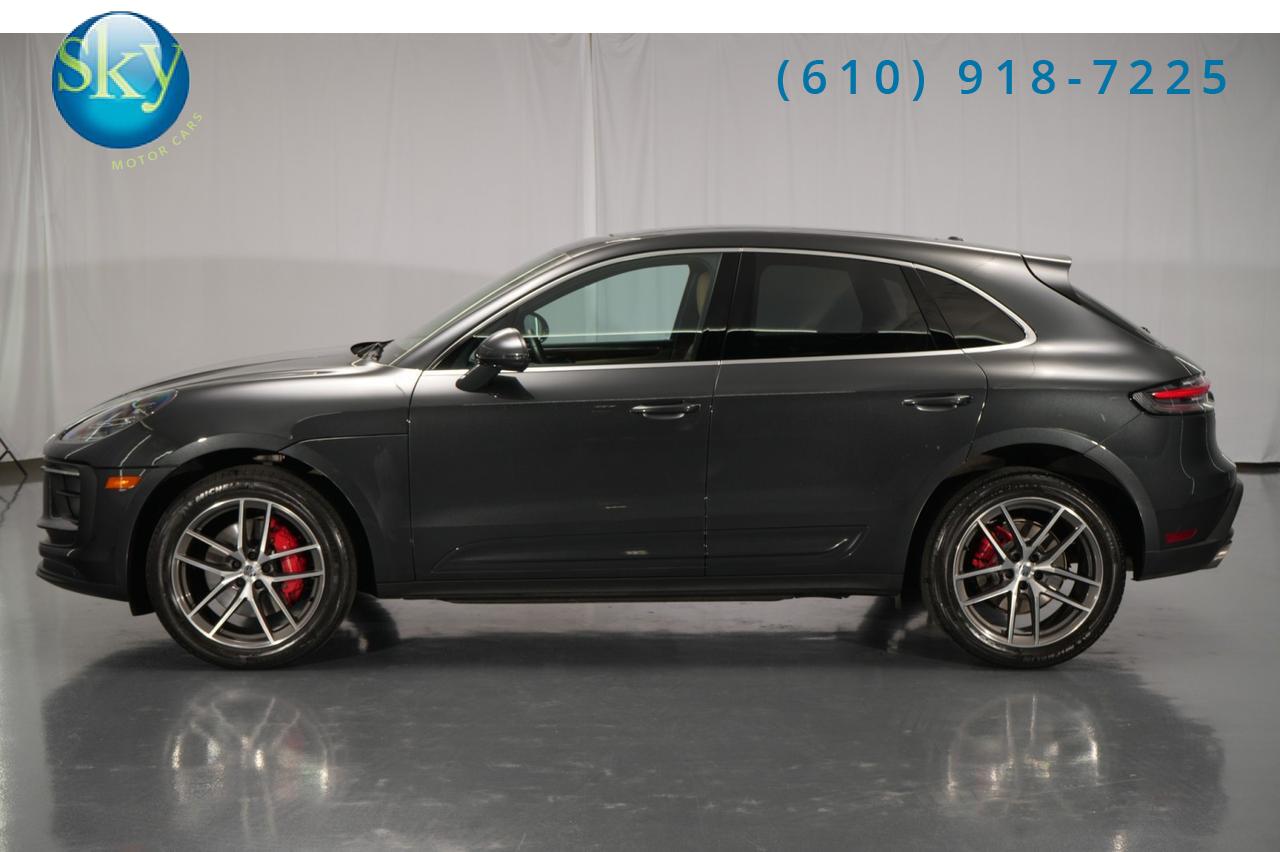 2022 Porsche Macan AWD S 1-Owner Bordeaux Seatbelts & Guages