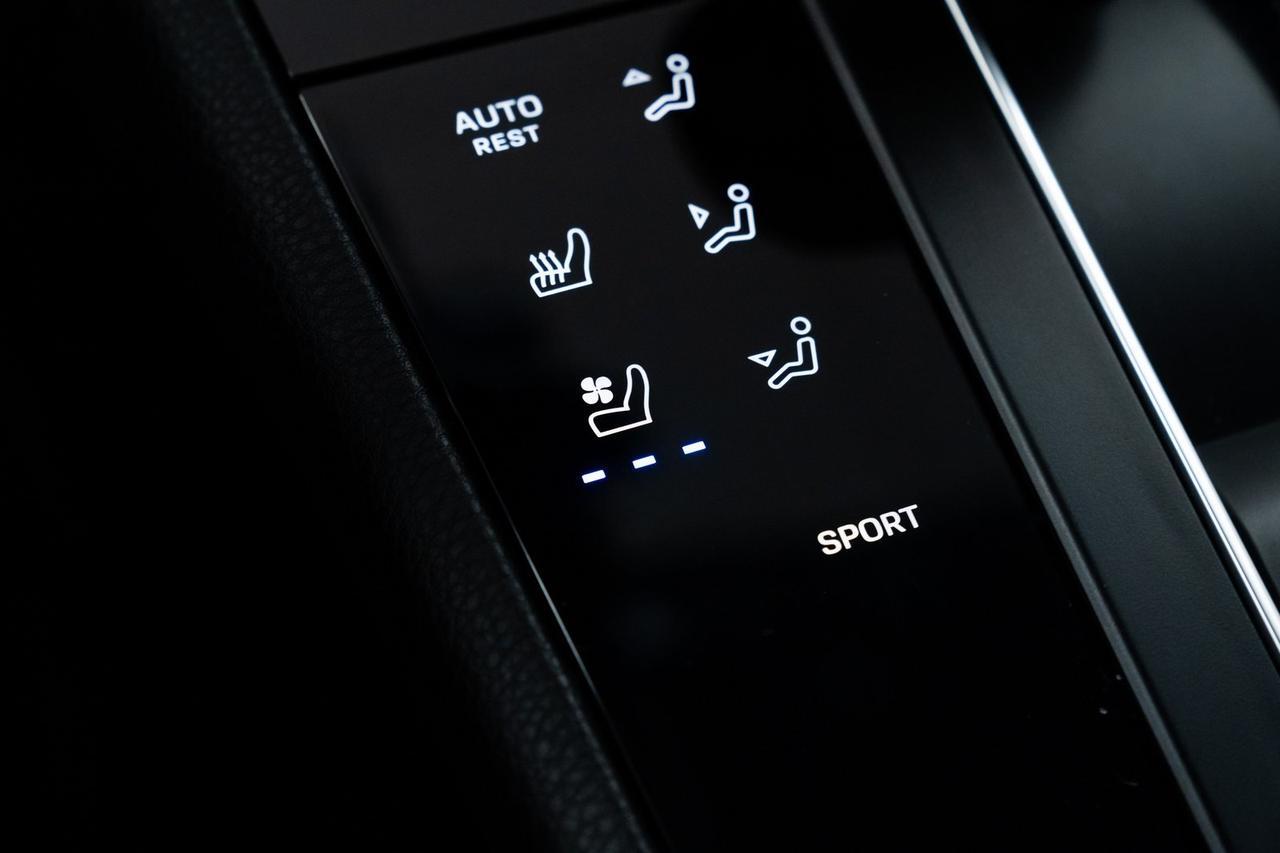 2022 Porsche Macan Base 1 Owner Vented Seats Premium Package Plus Portland OR