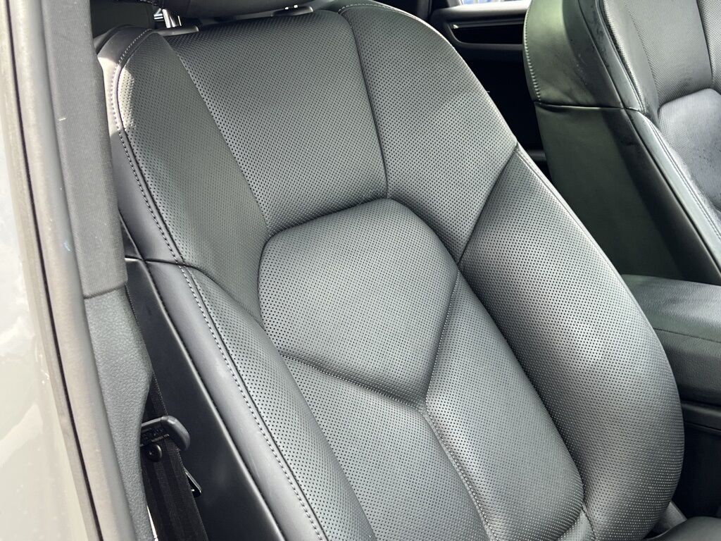 2022 Porsche Macan Base Indianapolis IN
