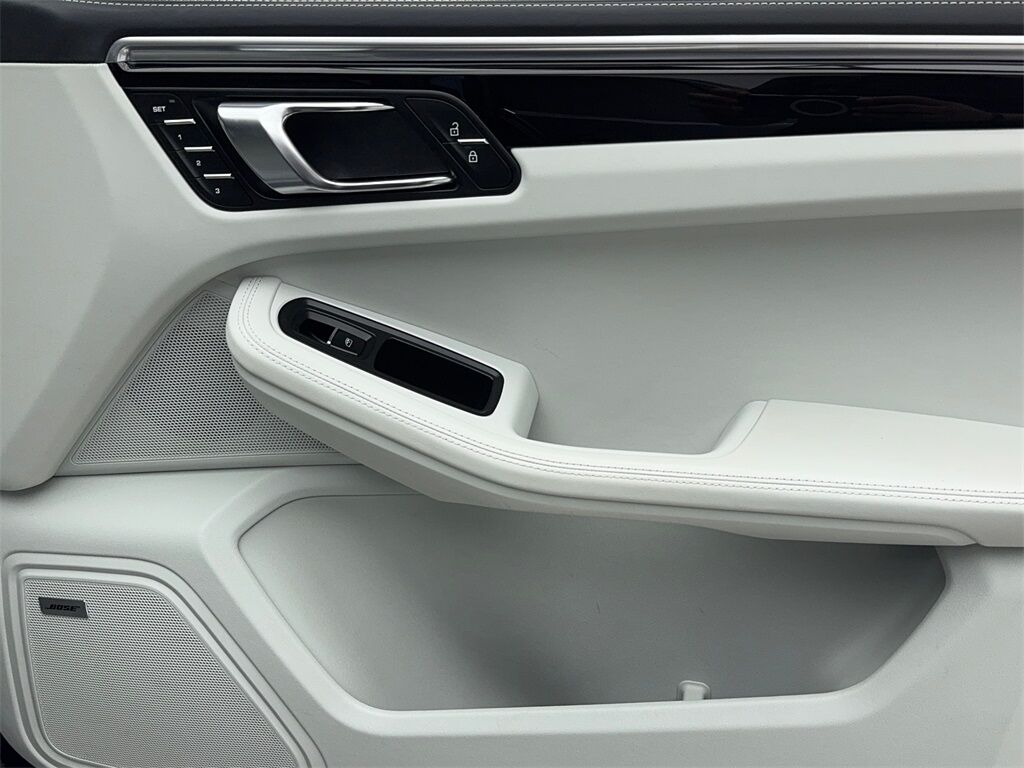 2022 Porsche Macan Base NAV,CAM,PANO,HTD STS,BLIND SPOT,21&quot; WLS Plano TX