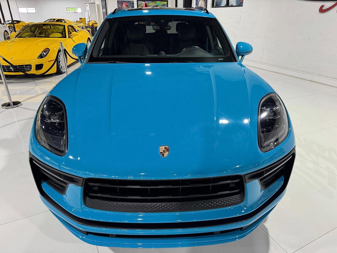 2022 Porsche Macan Miami Blue paint, Sport Chrono package, driver's assistance system, Bose audio system AND MUCH MORE!