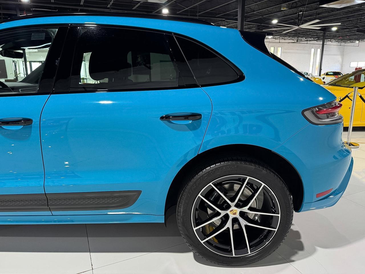 2022 Porsche Macan Miami Blue paint, Sport Chrono package, driver's assistance system, Bose audio system AND MUCH MORE! Fort Lauderdale FL